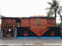 Yuk Berkunjung ke Rumah Terbalik di Dekat Pantai Kuta Lombok