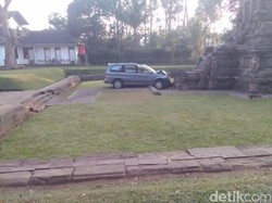 Sebelum Seruduk Candi Kidal, Mobil yang Disopiri Joko Lompati Taman