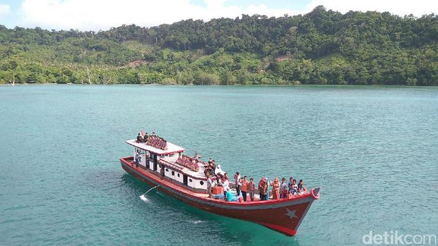 Traveler harus naik kapal lebih dulu (Agus/detikTravel)