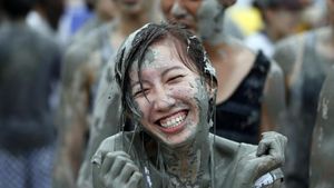 Foto: Main Lumpur Konon Bikin Cantik