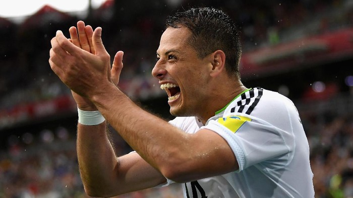 MOSCOW, RUSSIA - JULY 02:  Javier Hernandez of Mexico celebrates his sides first goal during the FIFA Confederations Cup Russia 2017  Play-Off for Third Place between Portugal and Mexico at Spartak Stadium on July 2, 2017 in Moscow, Russia.  (Photo by Laurence Griffiths/Getty Images)