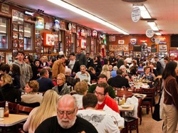 Kenali 12 Ciri Restoran yang Makanan dan Layanannya Buruk (1)