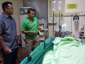 Seorang Nenek Berusaha Mengakhiri Hidupnya dengan Pisau Dapur