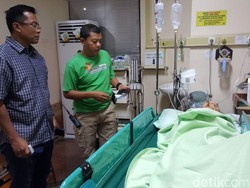Seorang Nenek Berusaha Mengakhiri Hidupnya dengan Pisau Dapur