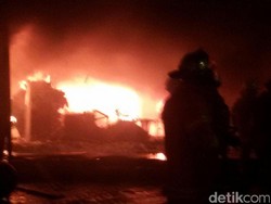 Toko Tekstil di Kosambi Bandung Terbakar