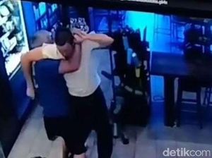 Todong Kasir Kafe, Transformers Keok Ditimpuk Kursi Kakek-kakek