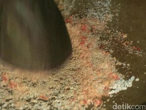 Warga Lamongan Temukan Garam Kemasan Diduga Bercampur Tawas Warga Lamongan Temukan Garam Kemasan Diduga Bercampur Tawas