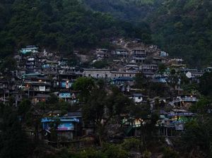 Desa India Ini Sering Diguyur Hujan, Warganya Terkurung di Rumah Desa India Ini Sering Diguyur Hujan, Warganya Terkurung di Rumah