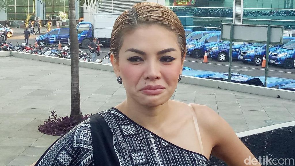 Para Artis Cantik yang Membuang Tahi Lalat di Wajahnya Para Artis Cantik yang Membuang Tahi Lalat di Wajahnya