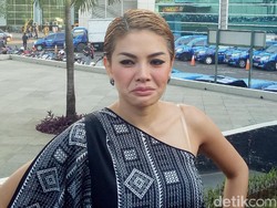 Tampil dengan Gaya Rambut Baru, Nikita Mirzani Terlihat Lebih Fresh