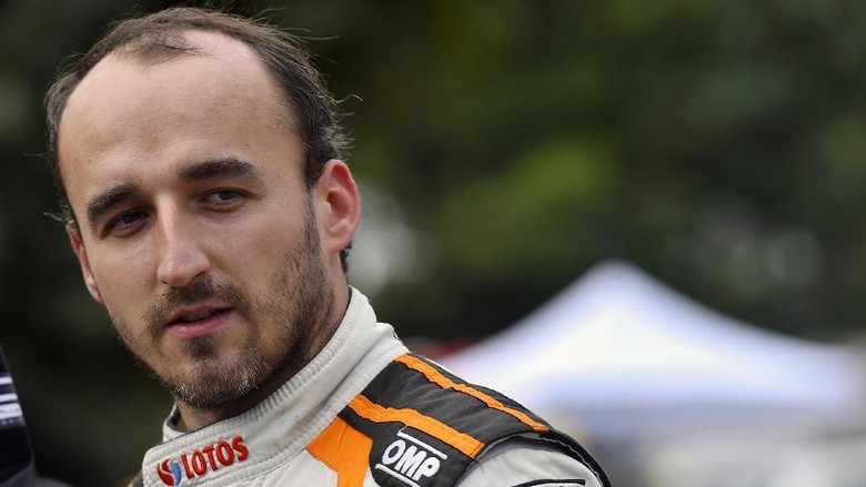 Renault Tutup Peluang Rekrut Kubica Tahun Ini Renault Tutup Peluang Rekrut Kubica Tahun Ini