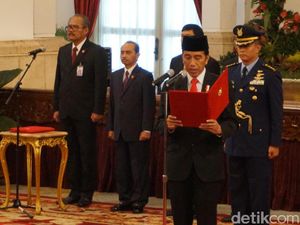 Jokowi Lantik 14 Anggota Badan Pengelola Keuangan Haji