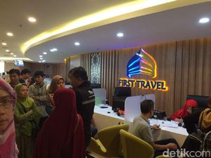 Polisi Tangkap Bos First Travel dan Istri Terkait Penipuan Umrah