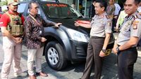 Polres Jakut Dapat Hibah Isuzu DMax