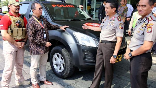 Polres Jakut Dapat Hibah Isuzu DMax