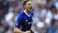 Manajer Manchester United Jose Mourinho masih butuh seorang gelandang untuk skuatnya. Nemanja Matic kini jadi yang paling sering disebut-sebut. (Foto: Richard Heathcote/Getty Images)