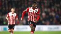 Masih di lini belakang, Cuco Martina, juga digaet. Dia didatangkan secara cuma-cuma dari Southampton. (Julian Finney/Getty Images)