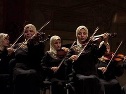 Ini Orkestra Pertama Dunia yang Semua Anggotanya Hijabers dan Buta