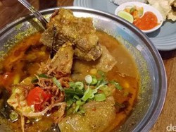 Slurrpp! Hangatkan Perut dengan Garang Asem Iga yang Segar