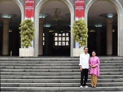 Jokowi: Mau Jadi Presiden? Belajar di Tangga Balairung UGM