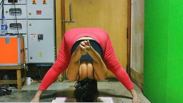 Keren! Foto-foto Wanita Gemuk Lakukan Pose Yoga