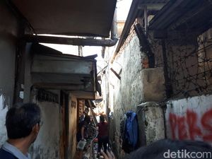 Kebakaran di Kramat Dipadamkan, Total 18 Rumah Hangus Terbakar