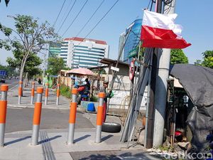 Duh, Penjual Ini Tidak Tahu Jika Bendera yang Dikibarkan Terbalik