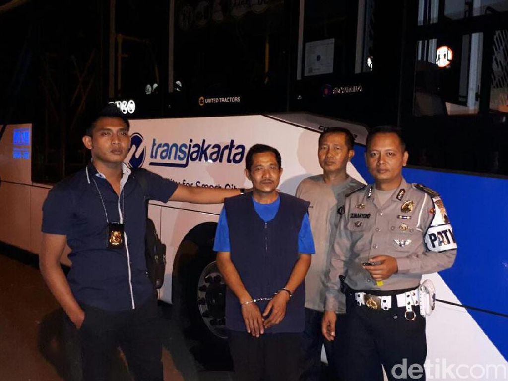 Ada Apa dengan Sentot yang Larikan TransJakarta ke Pekalongan? Ada Apa dengan Sentot yang Larikan TransJakarta ke Pekalongan?