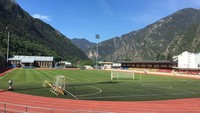 Kapasitasnya hanya 1.300 orang, tapi Stadion Comunal dAndorra la Vella punya daya tarik lain. Pegunungan Pyrenean yang kerap tertutup awan ada dalam jarak pandang yang sangat jelas. (Instagram @izyubrya)