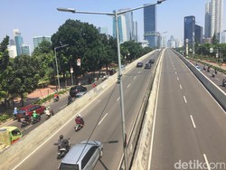 Polisi Pergi, Pemotor pun Kembali Terobos JLNT Casablanca