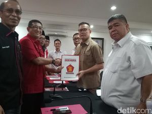 Bupati Lahat dan Eks Gubernur Sumsel Serahkan Berkas Bacagub ke PDIP