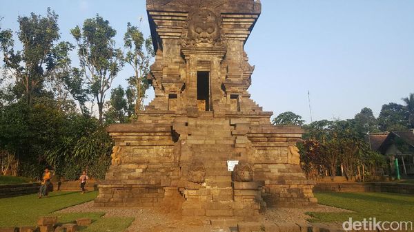 Foto: Melihat Candi Kidal yang Baru Ditabrak Mobil