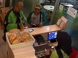 Viral Video Driver Gojek Kehilangan Dompet di Kasir Rumah Makan