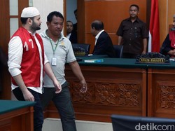 Senandung dan Tulisan Cerita Ridho Rhoma Merindukan Pujaan Hati