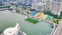 Stadion sepakbola yang mengapung. Penjelasan itu sudah cukup untuk memasukkan The Float at Marina Bay ini sebagai salah satu stadion sepakbola paling indah. (Wikimedia)