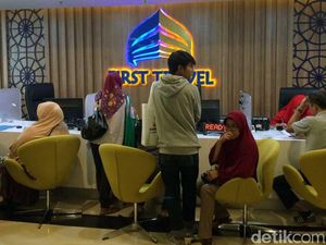 Puluhan Calon Jemaah Umrah Serbu Kantor First Travel