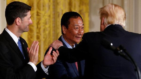 Donald Trump Semringah Bos Foxconn Janjikan Rp 130 Triliun
