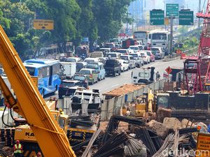 Macet Karena Tol Jakarta-Cikampek Layang, Ini Kata Menteri PUPR