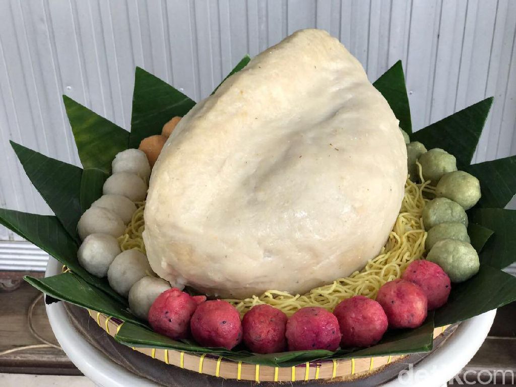 Pempek Titanic Ini Beratnya 5 Kg Bisa Dimakan 20 Orang! Pempek Titanic Ini Beratnya 5 Kg Bisa Dimakan 20 Orang!