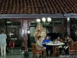 Asyik Ngobrol, SBY dan Prabowo Santap Nasgor Bersama