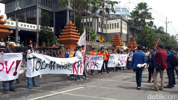 BEM SI Jatim Tolak Pansus Angket KPK