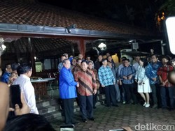 SBY dan Prabowo Tutup Pertemuan dengan Saling Hormat