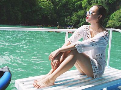 Bikin Adem! Liburan Si Manis Angela Vero