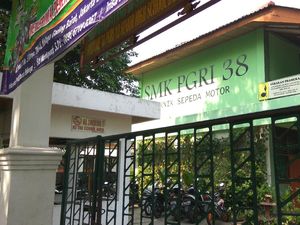 Siswa Pengunggah Foto Dikeluarkan, 2 Siswa Perokok Kehilangan KJP