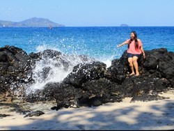 Aku, Ombak, Dan Pantai