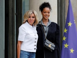 Foto: Adu Gaya Rihanna dan Ibu Negara Prancis Saat Bertemu di Paris