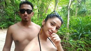 Liburan di Thailand, Fanny Ghassani Tampil Berbikini