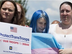 Trump Larang Transgender di Militer AS, Mengapa?