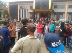 Warga Magelang Demo Tuntut Transparansi Dana Retribusi Desa