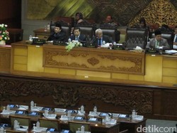 Hanya Bagi-bagi Teks, DPR Tutup Masa Sidang Tanpa Pidato Novanto